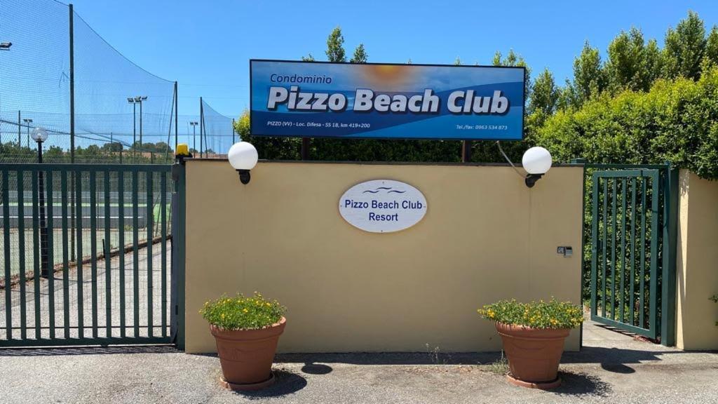 Pizzo Beach Club. One Bedroom Apt 13G Экстерьер фото